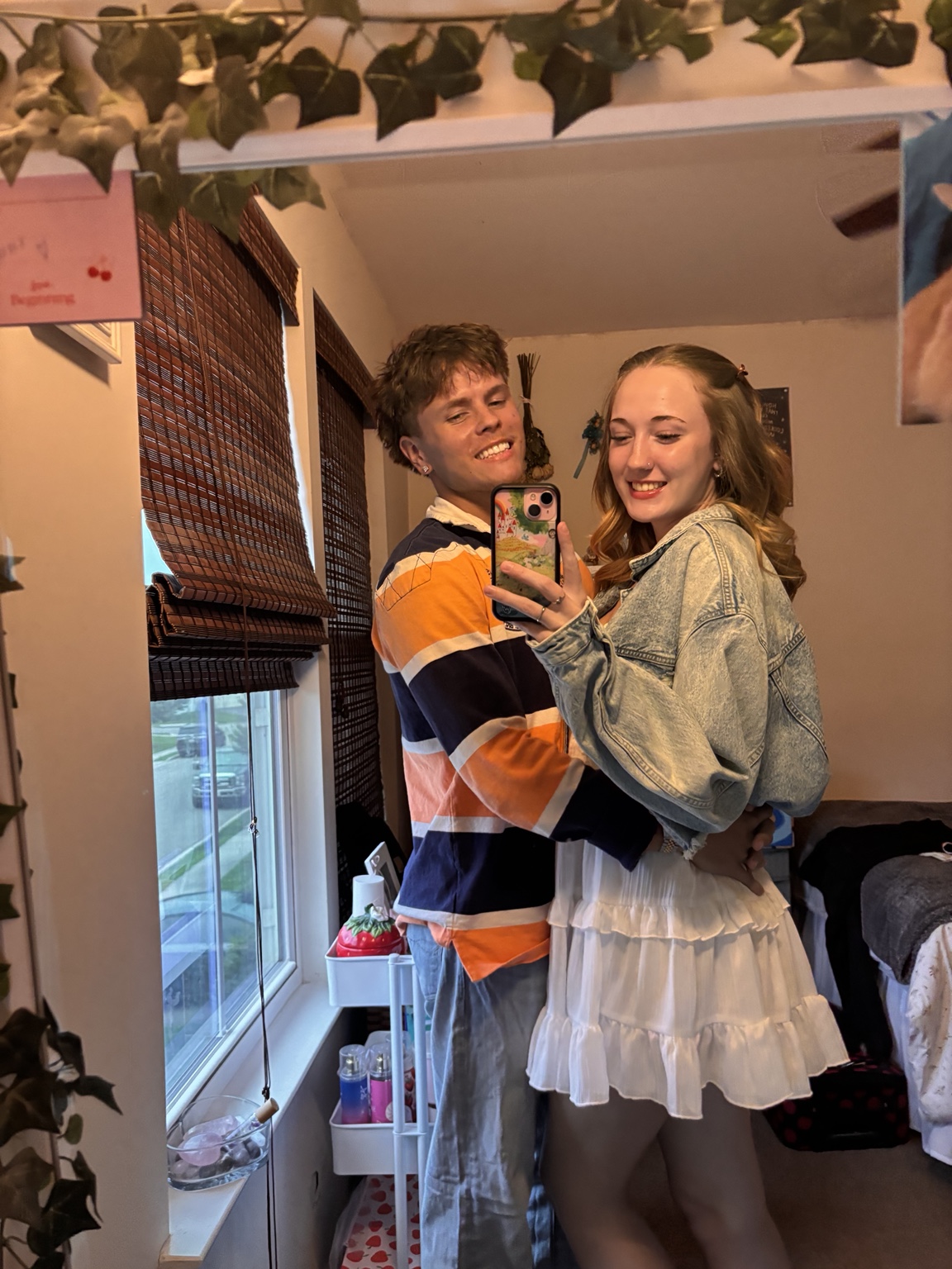 A very cute mirror moment.
