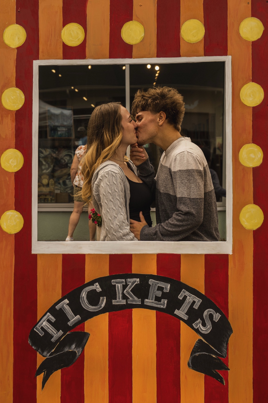 A kiss at the ticket window. Best prize of the day.